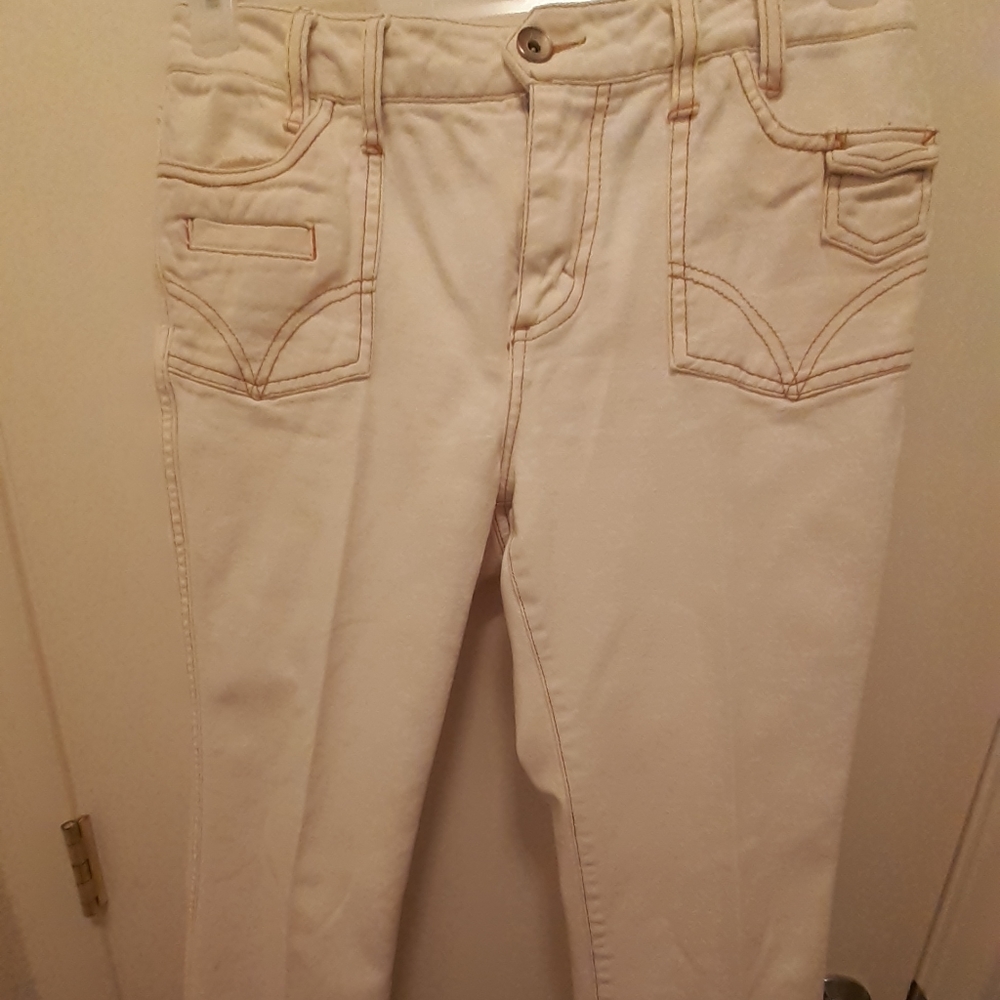 Kikit Jean's off white/dark tan stitching size 6